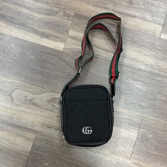 Gucci Black Messenger Bag with Green and Red Strap - Picture 1 of 4